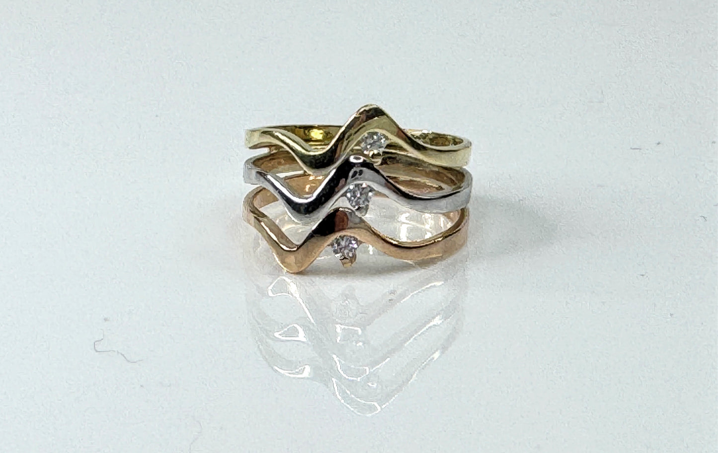 14K Tri-Tone Gold Three Diamond Wave Band Ring Size 8 JR1724