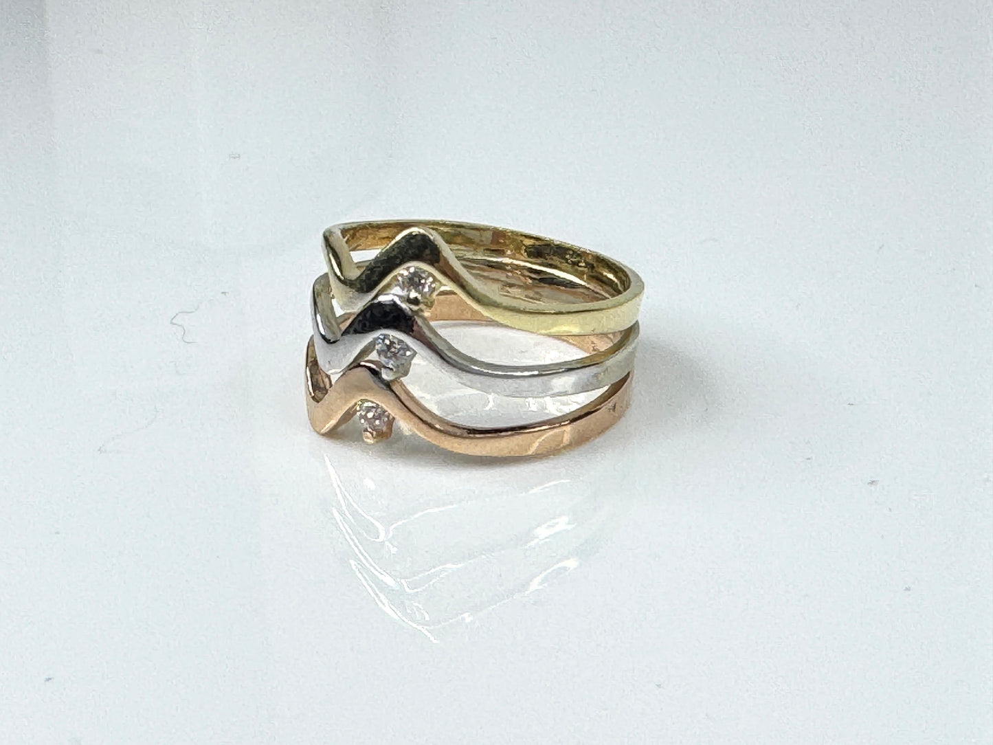 14K Tri-Tone Gold Three Diamond Wave Band Ring Size 8 JR1724