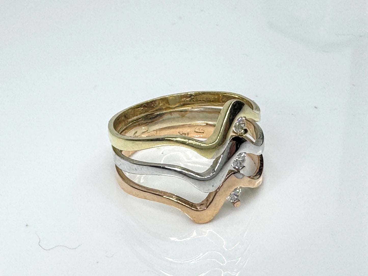 14K Tri-Tone Gold Three Diamond Wave Band Ring Size 8 JR1724