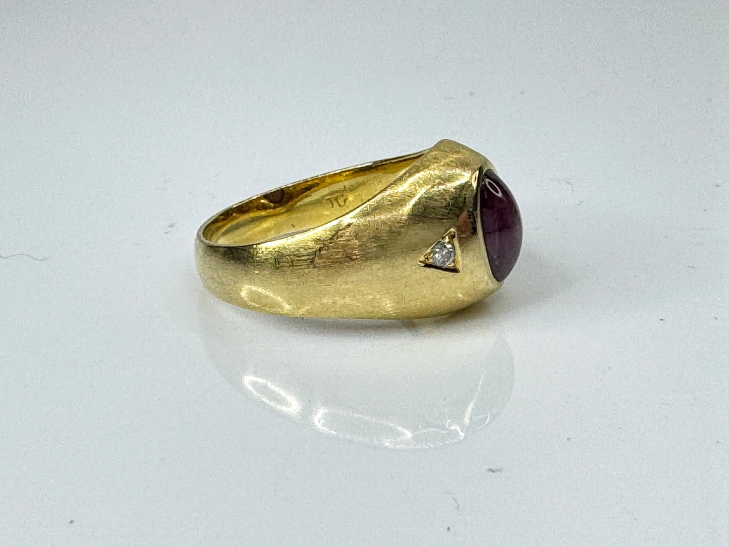 Vintage 14K rich yellow Gold Star Ruby and Diamond Gypsy Ring s9.5 JR1925