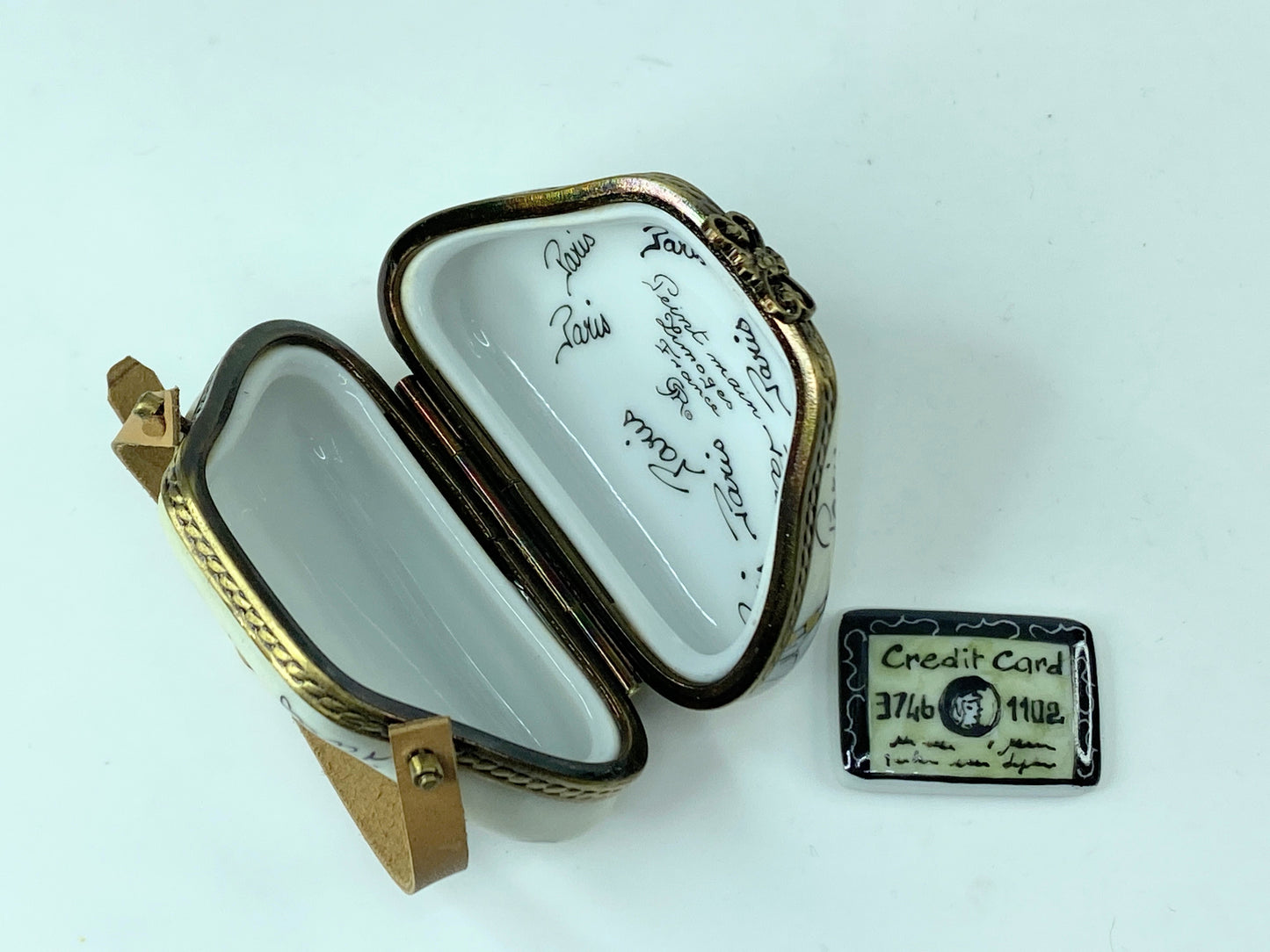 Limoges Peint Main Lady Purse with credit card Trinket box 2 1/8"x1 3/4" A295