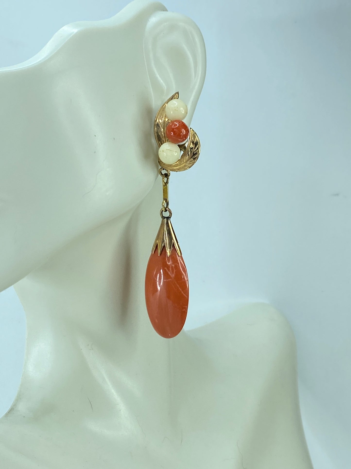 14K yellow gold Natural Salmon Coral earring drop screw on back 14.1g JR9266