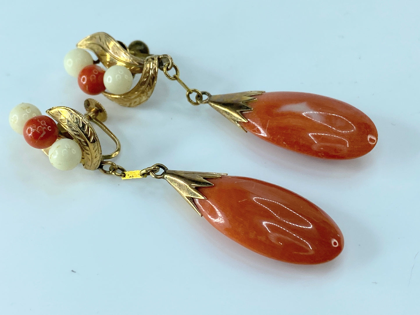 14K yellow gold Natural Salmon Coral earring drop screw on back 14.1g JR9266