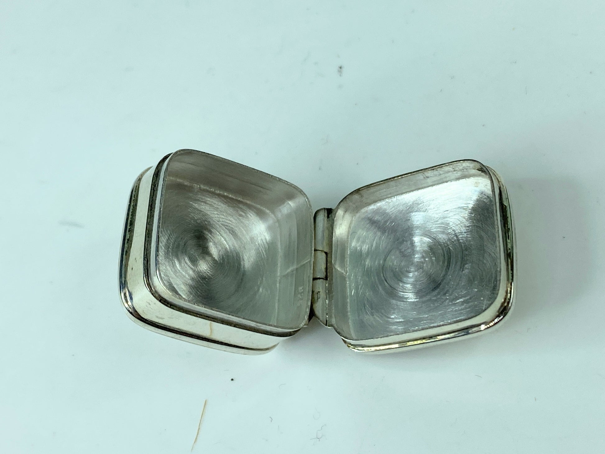 Pillbox Engraved Square Design 1.25" X 1.25" English Sterling Silver 7.9g SS53