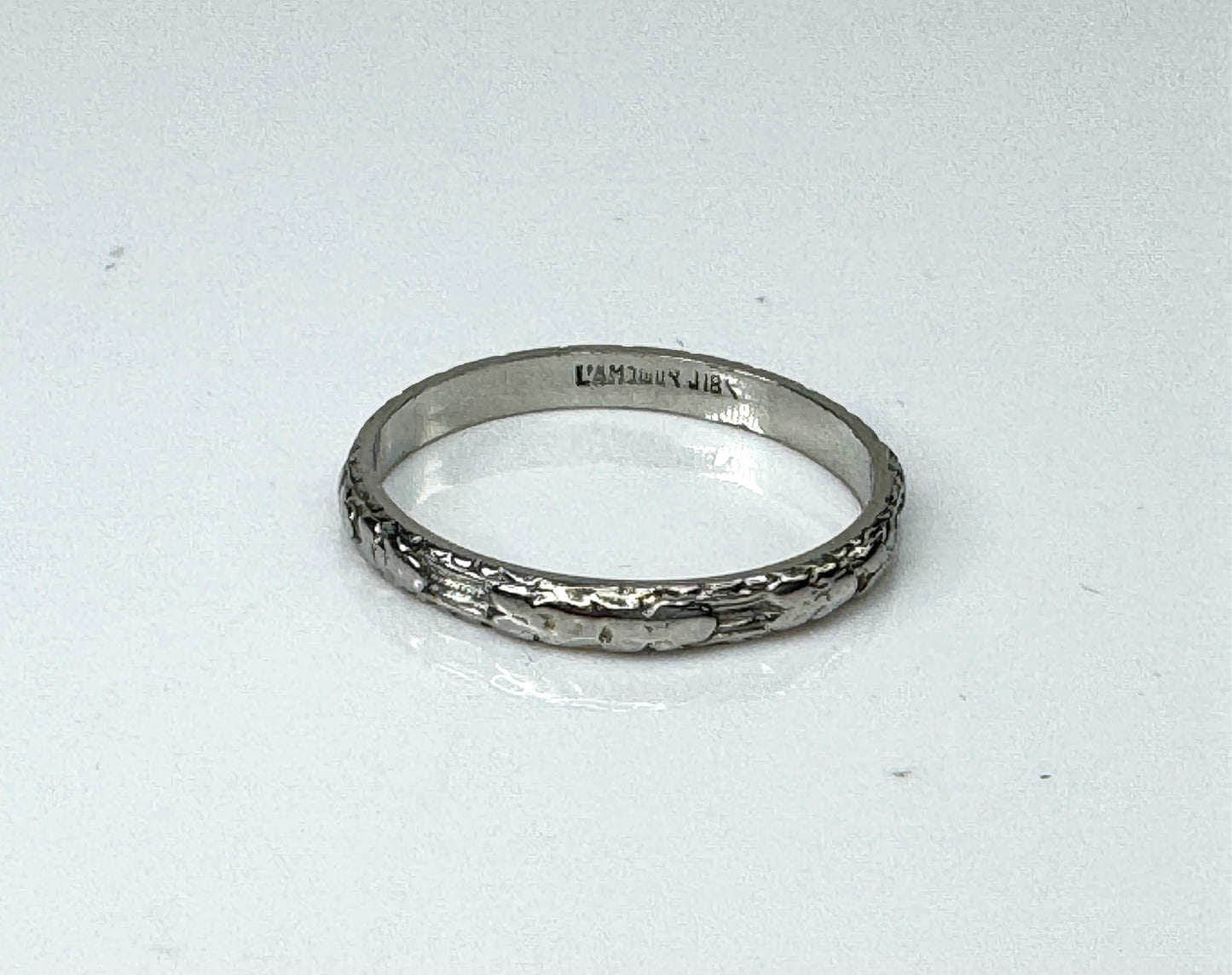 Antique 18K White Gold Floral Pattern Engraved Band Ring Size 7 JR1729