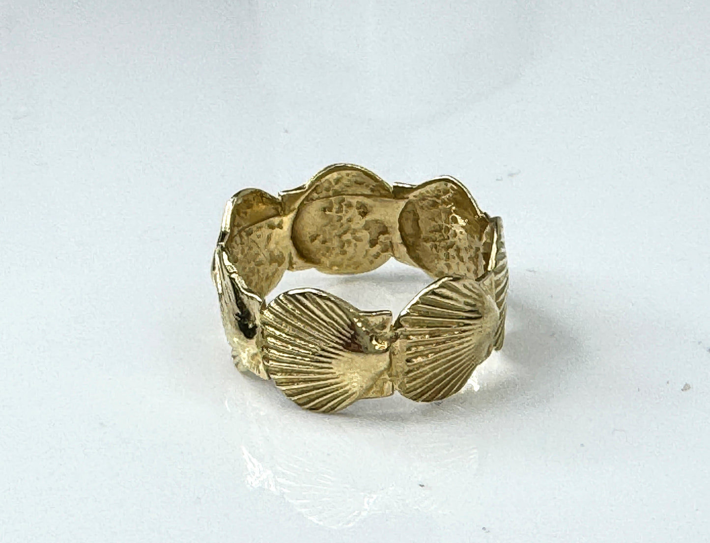 14K Yellow Gold 9.3mm Sea Clam Shell Eternity Band Ring Size 8 JR1730