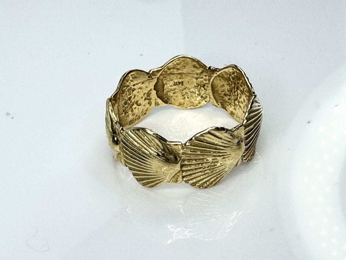 14K Yellow Gold 9.3mm Sea Clam Shell Eternity Band Ring Size 8 JR1730
