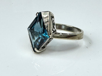 10K White Gold Rhombus Cut Topaz Statement Ring Size 6 JR1732