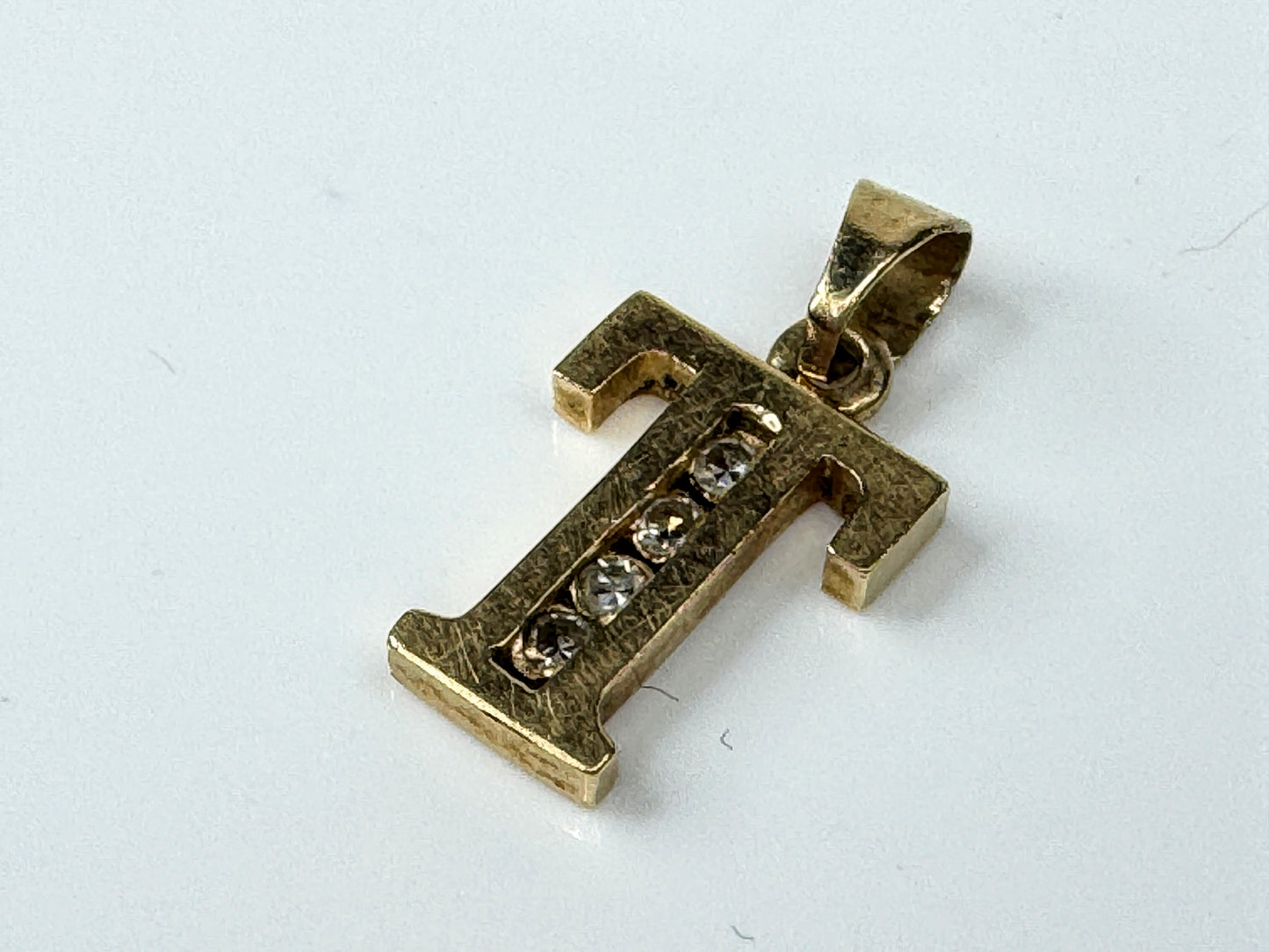 Vintage Art Carved 14K Yellow Gold Round Diamond Initial T Pendant Charm JR1736