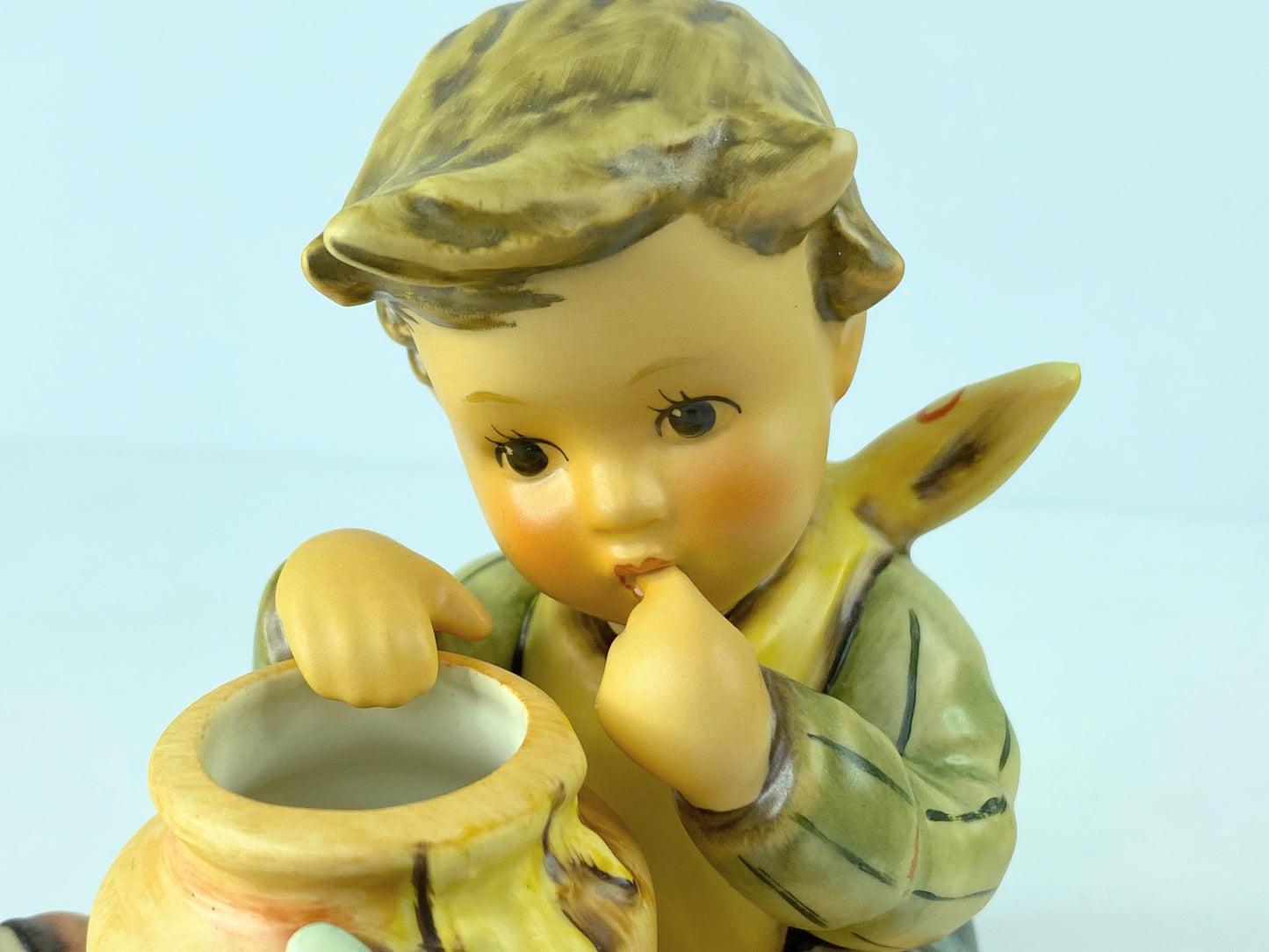 Honey Lover by M.I. Hummel Exclusive edition 312/I TMK-7 A305