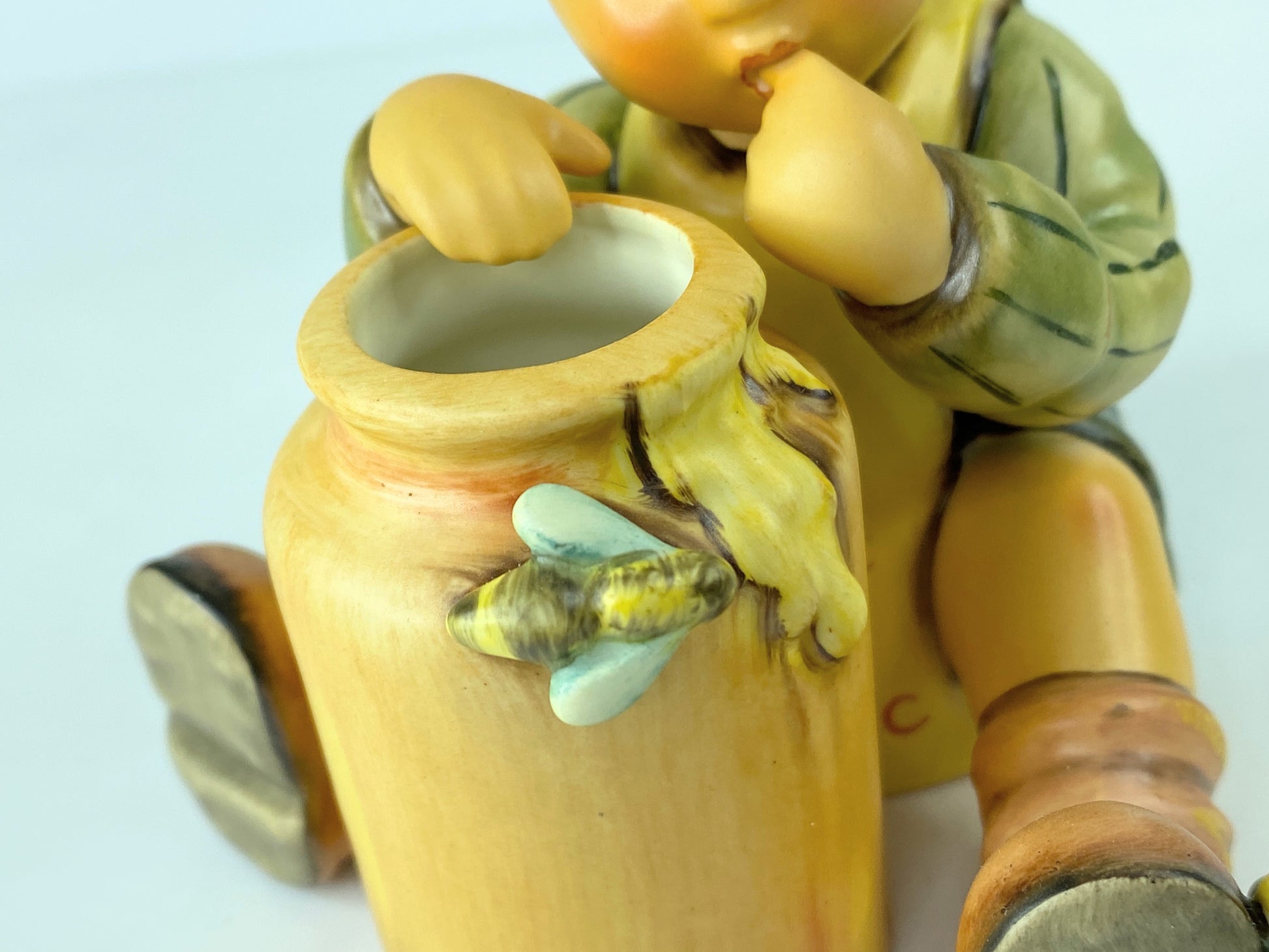 Honey Lover by M.I. Hummel Exclusive edition 312/I TMK-7 A305