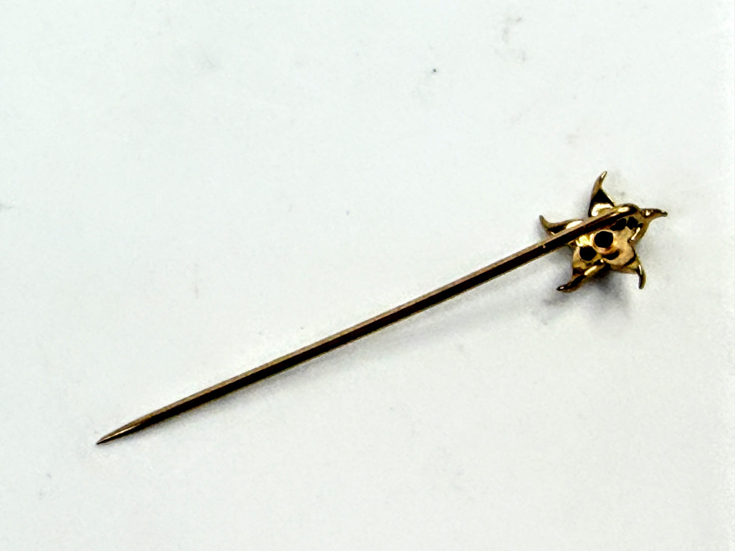 Vintage 15K Gold Garnet and Seed Pearl Starburst Stick Pin JR1573