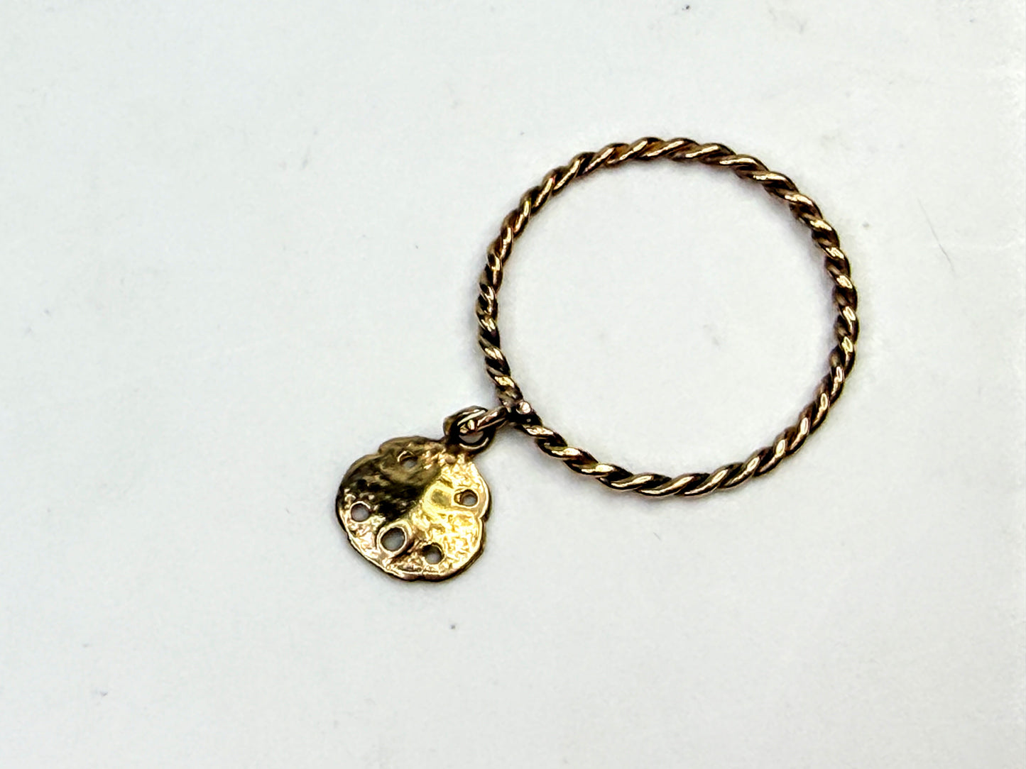 Vintage 14K Gold Handmade Sand Dollar Charm Twisted Band Ring s7.5 JR1576
