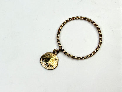 Vintage 14K Gold Handmade Sand Dollar Charm Twisted Band Ring s7.5 JR1576
