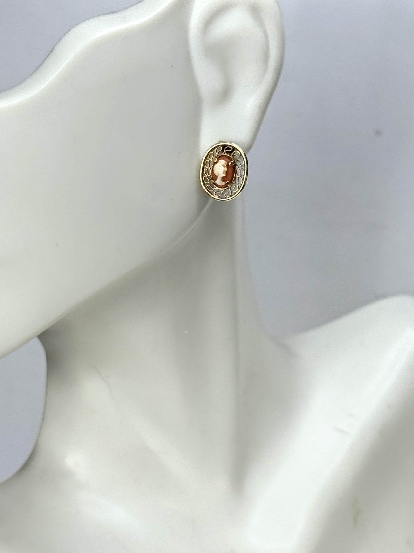 Vintage 14K Yellow Gold Carved Shell Cameo Stud Earrings, Filigree Frame JR1740