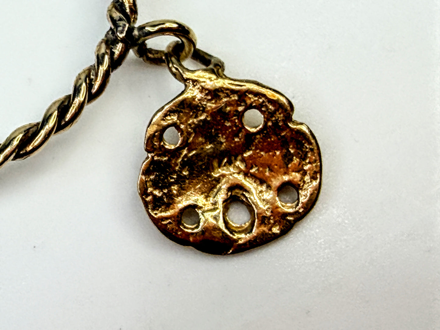Vintage 14K Gold Handmade Sand Dollar Charm Twisted Band Ring s7.5 JR1576