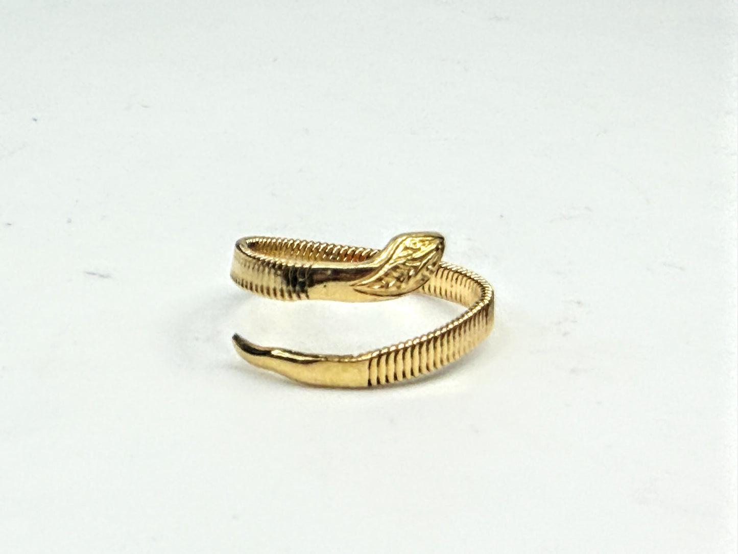 Vintage Handmade 18K Yellow Gold Flexible Coil Snake Ring JR1577