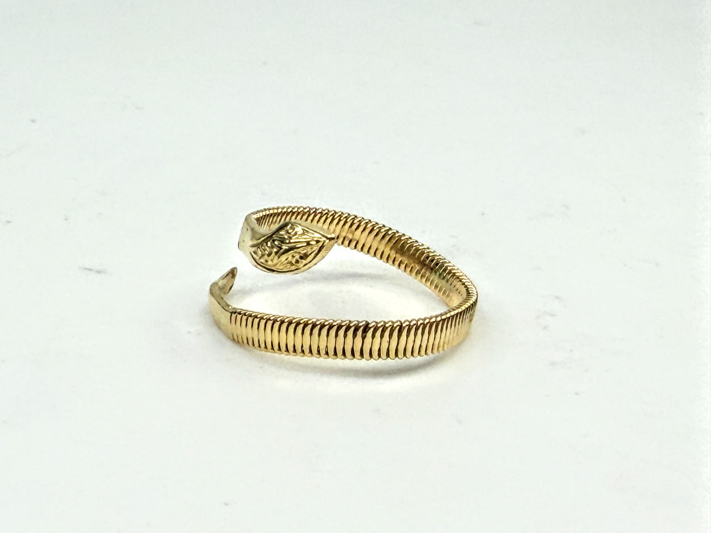 Vintage Handmade 18K Yellow Gold Flexible Coil Snake Ring JR1577