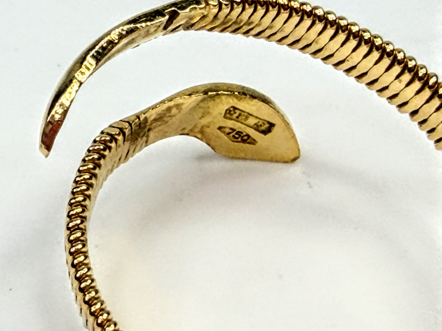 Vintage Handmade 18K Yellow Gold Flexible Coil Snake Ring JR1577