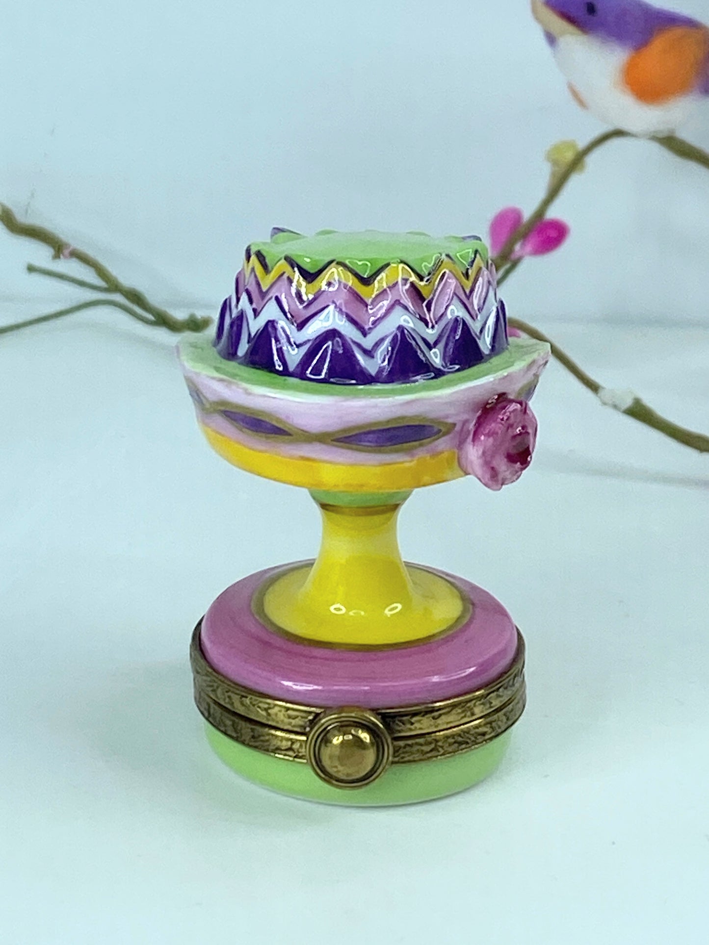 Chamart Elegance in Every Detail: Limoges Hat Holder in multiple colors A541