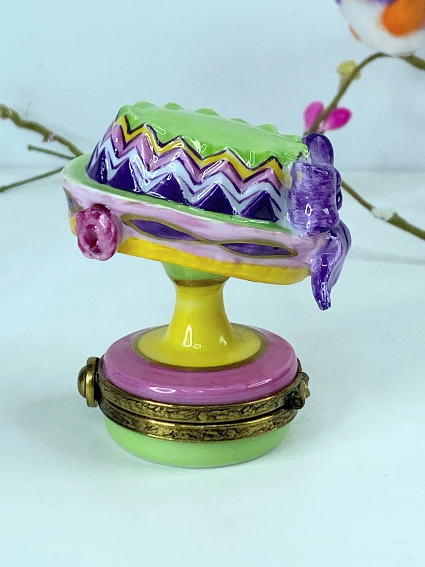 Chamart Elegance in Every Detail: Limoges Hat Holder in multiple colors A541