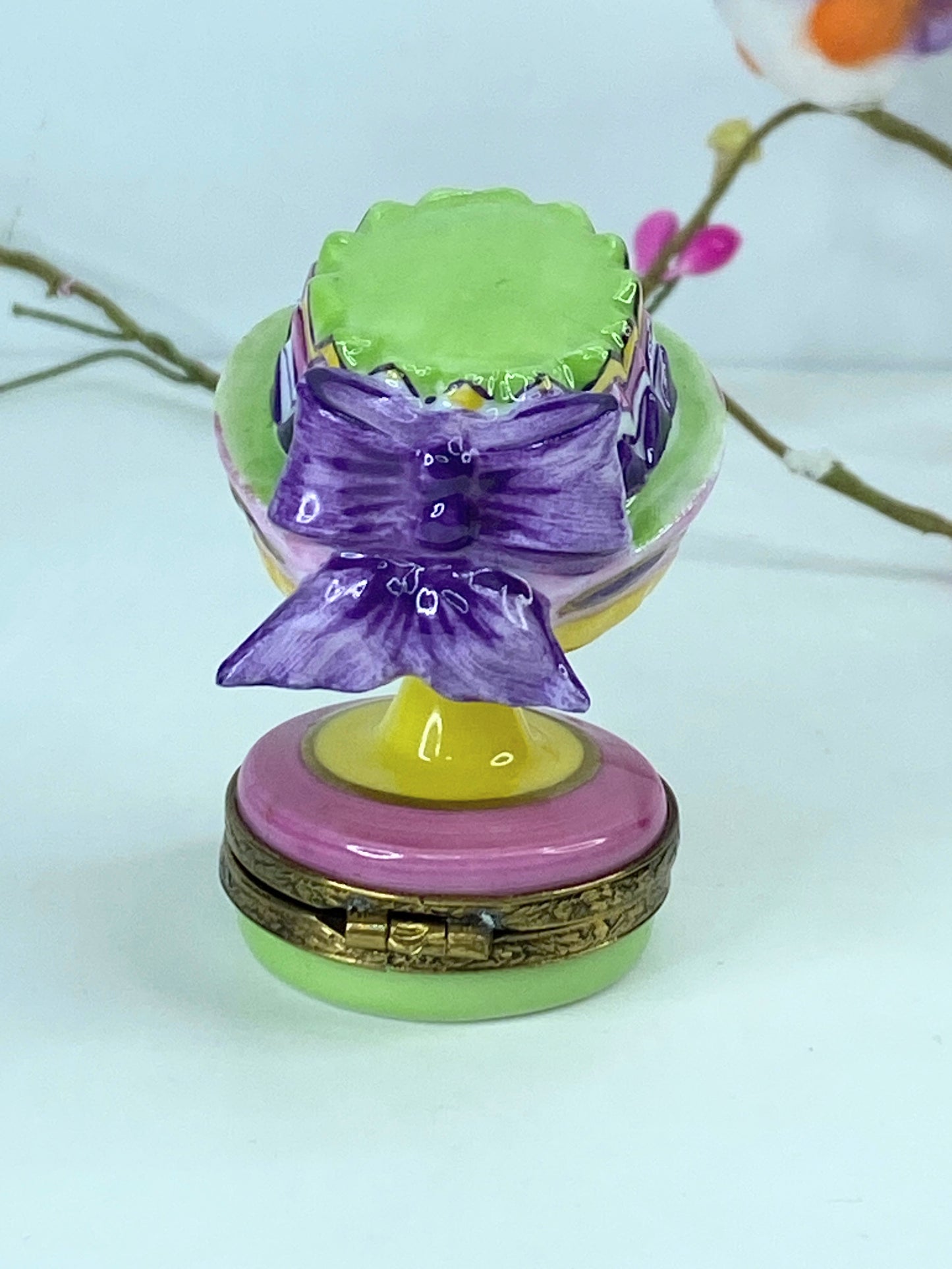 Chamart Elegance in Every Detail: Limoges Hat Holder in multiple colors A541