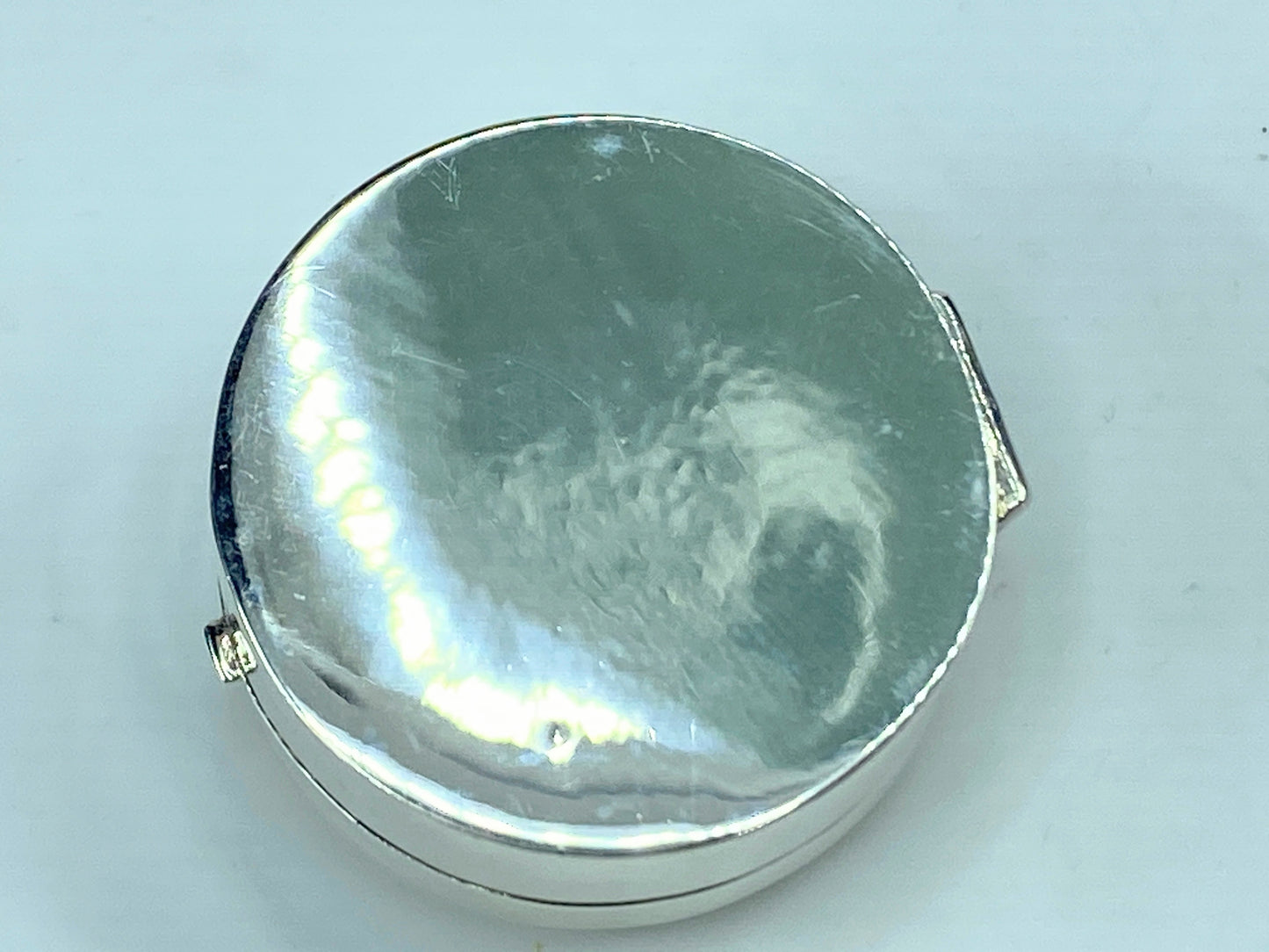 Vintage sterling silver 925 embossed round hinged pill box 1 3/8" 14.1g SS55