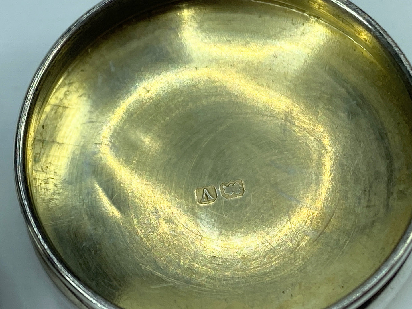 A Charming George V Sterling Silver Pill Box 1 1/8" 8.8g SS56