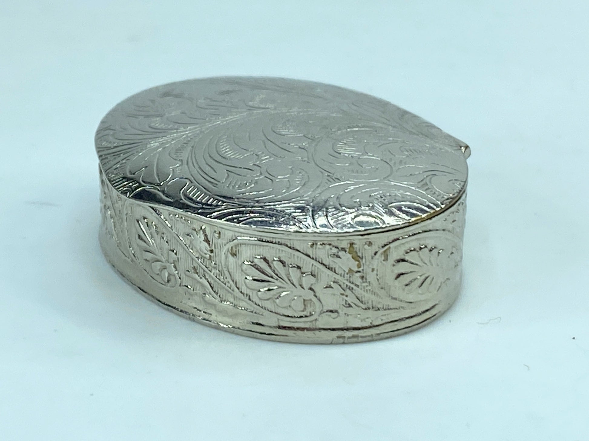 Art Deco Italian Sterling silver repousse hand chase feather oval trinket S58