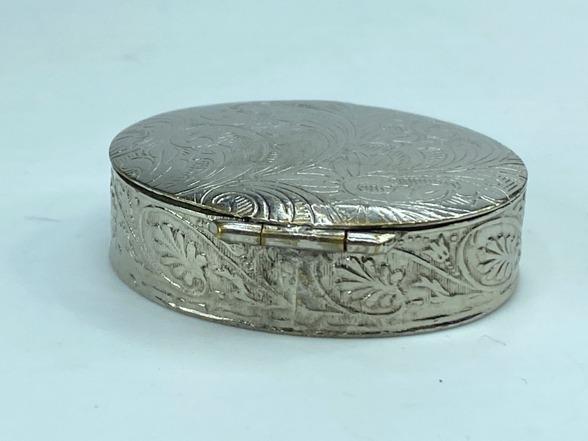 Art Deco Italian Sterling silver repousse hand chase feather oval trinket S58