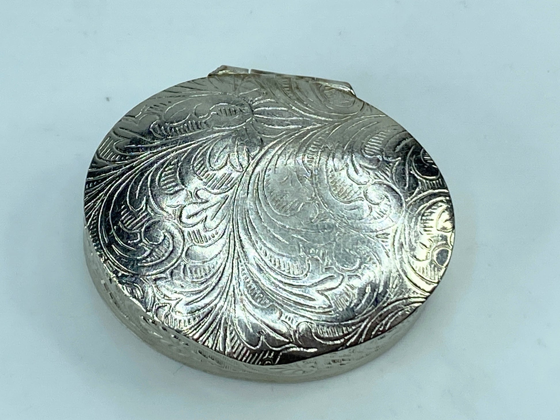 Art Deco Italian Sterling silver repousse hand chase feather oval trinket S58