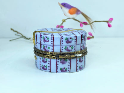 Chanille Limoges France Sevre Roses Hat Box for Collectors with hat A550