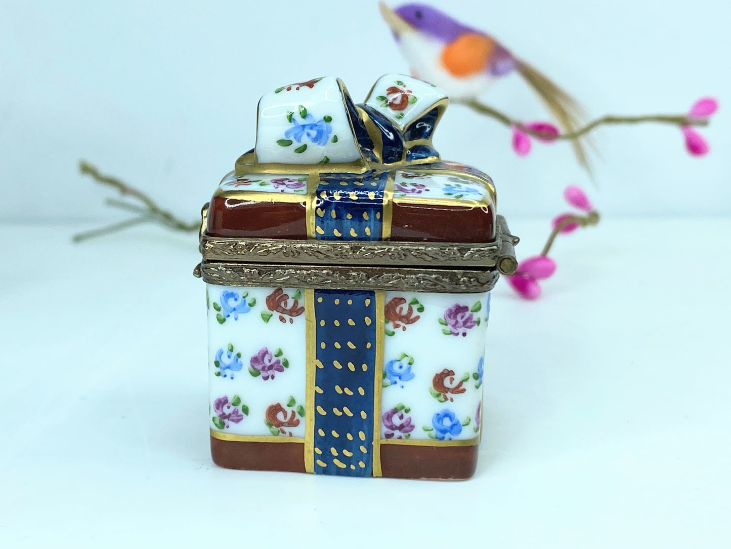 Polka dot Navy blue Ribbon Present Gift Limoges Box Porcelain Figurine A551