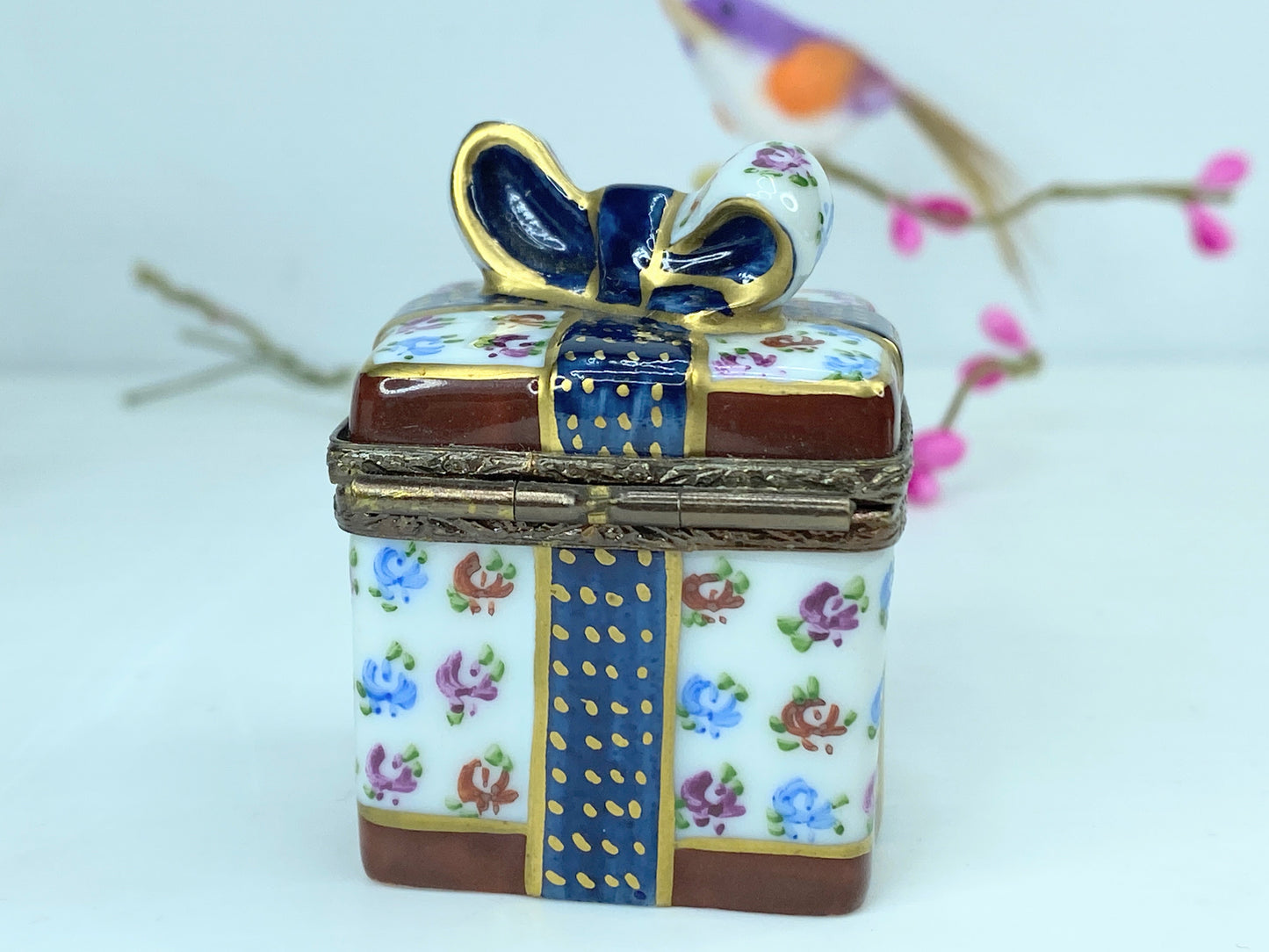 Polka dot Navy blue Ribbon Present Gift Limoges Box Porcelain Figurine A551