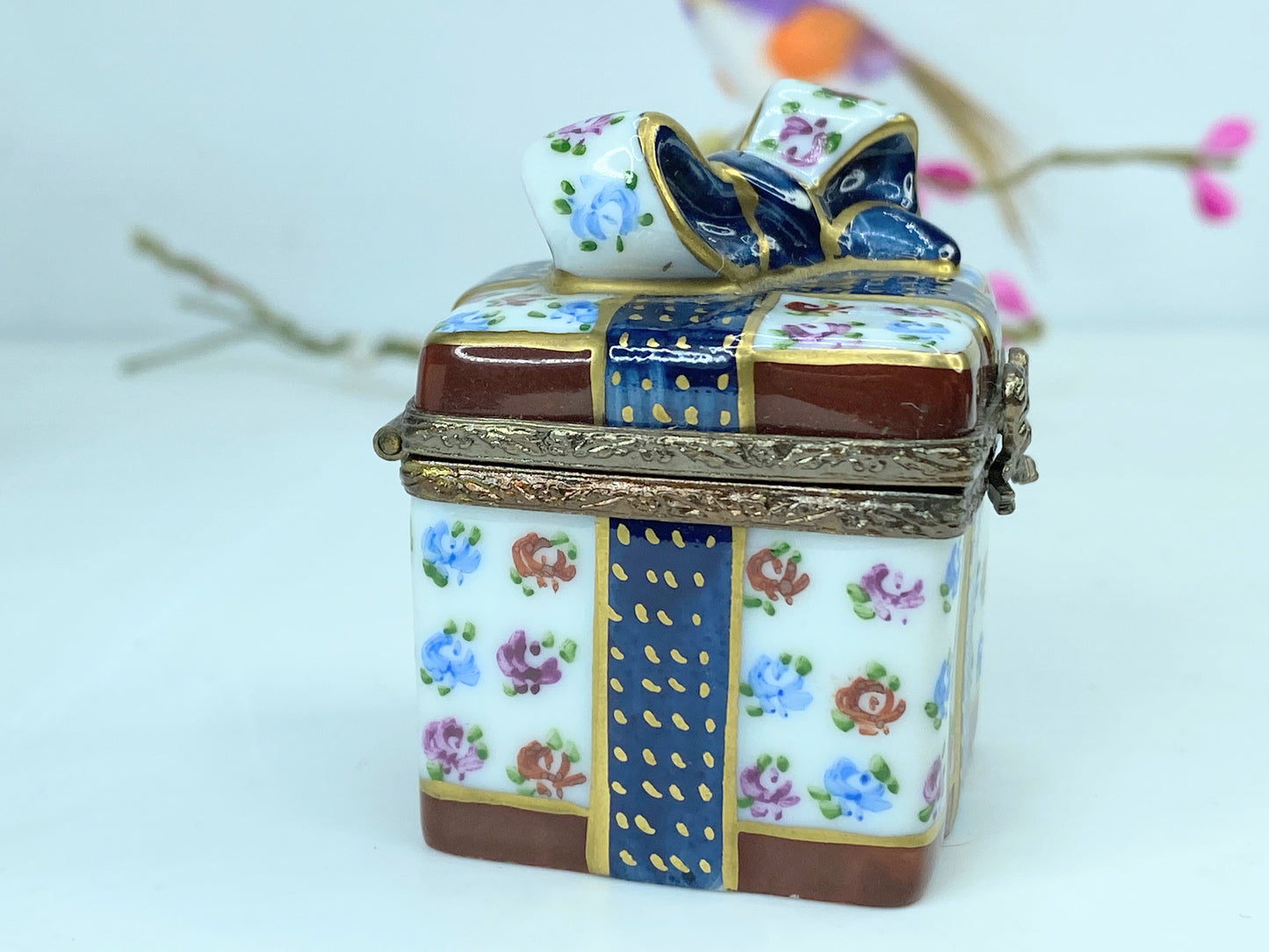 Polka dot Navy blue Ribbon Present Gift Limoges Box Porcelain Figurine A551