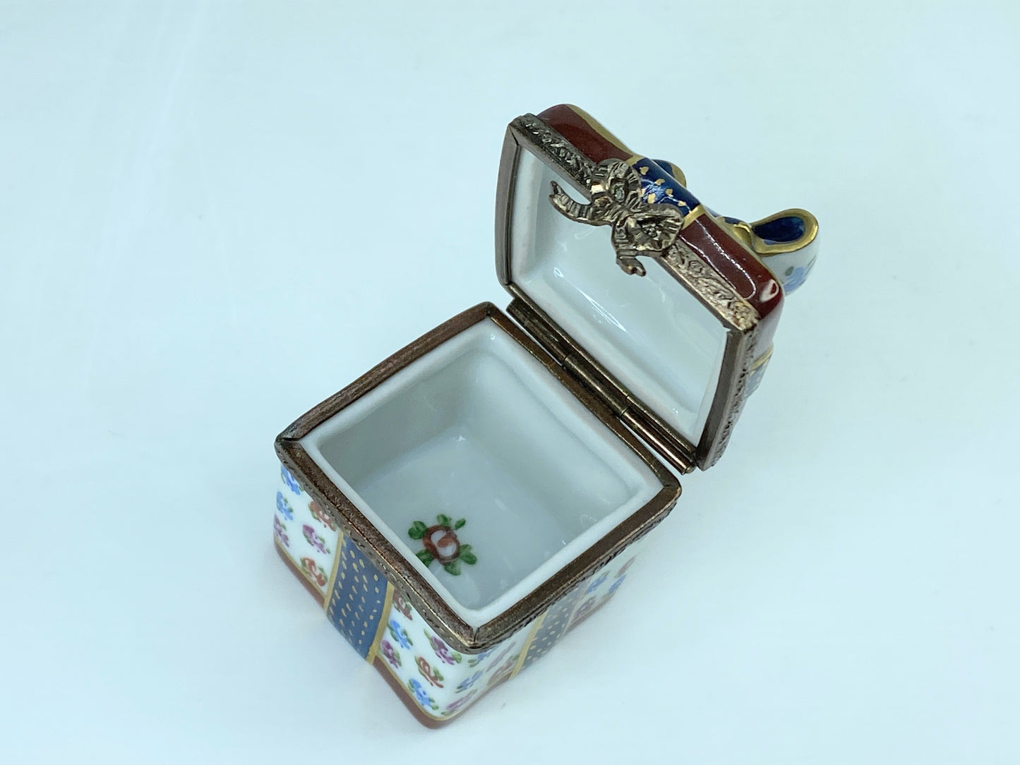 Polka dot Navy blue Ribbon Present Gift Limoges Box Porcelain Figurine A551