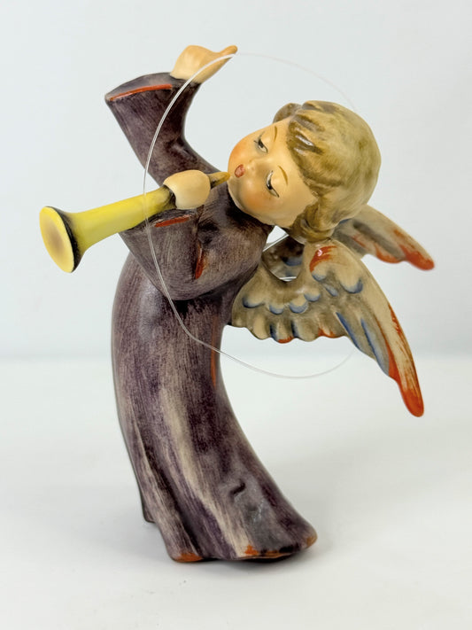 Goebel Hummel Flying Angel 366 Nativity Figurine Mint A509