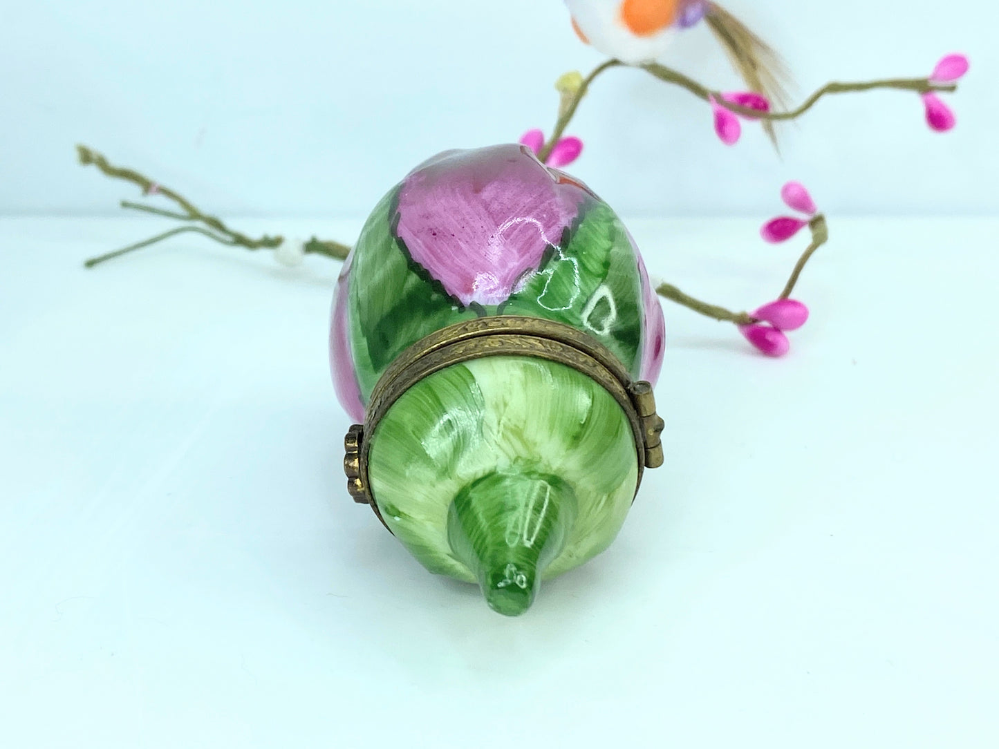 Rochard Limoges France Rosebud with Honey Bee garden collection trinket box A552