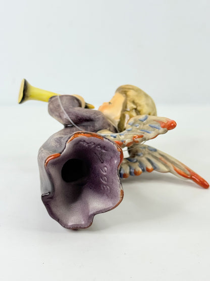 Goebel Hummel Flying Angel 366 Nativity Figurine Mint A509