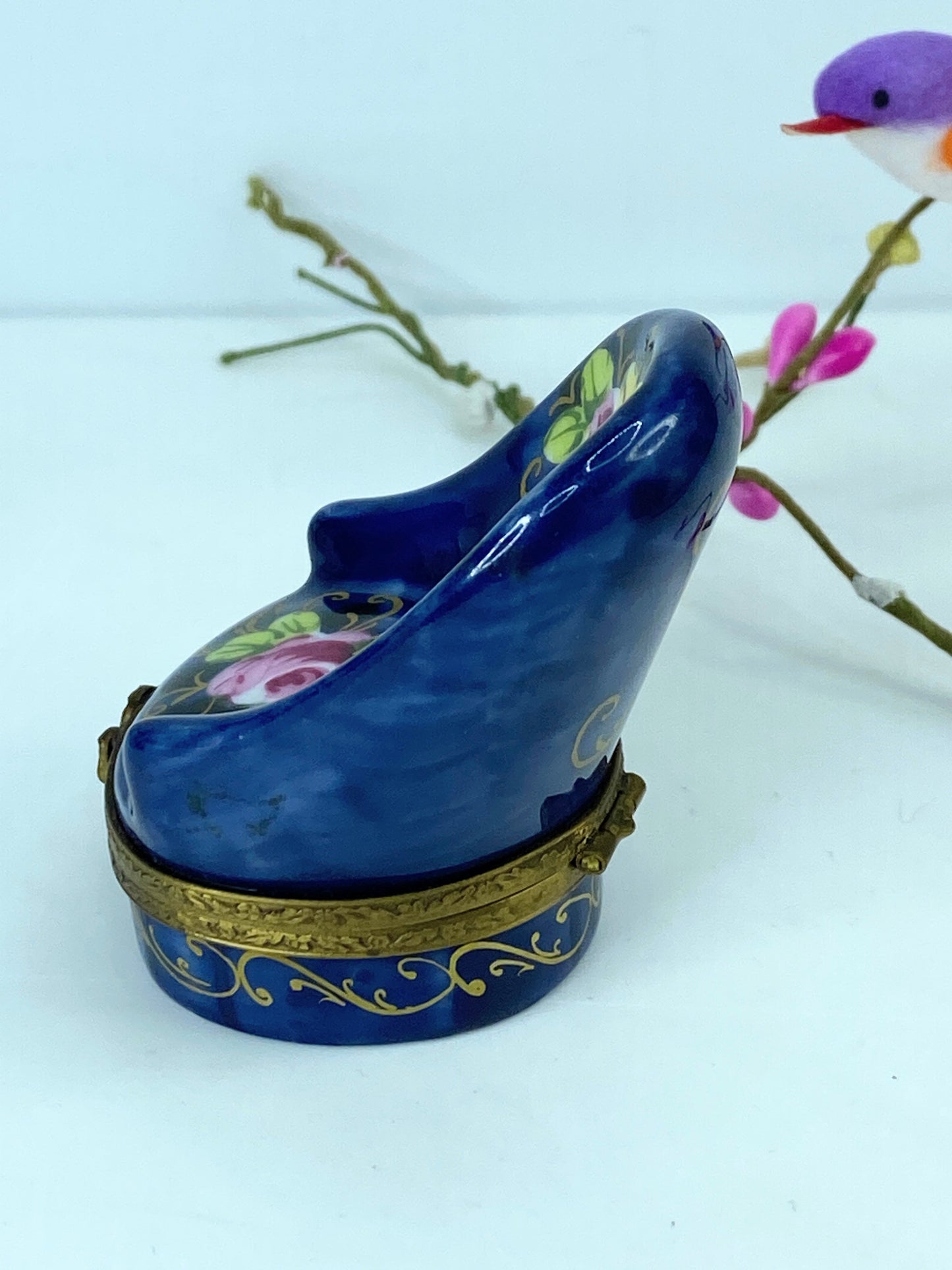 Signed G.R Hand-Painted Ceramic Limoges Blue Chair trinket box A554