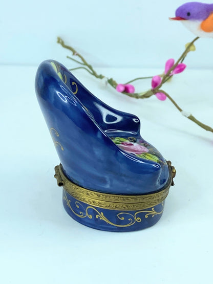 Signed G.R Hand-Painted Ceramic Limoges Blue Chair trinket box A554