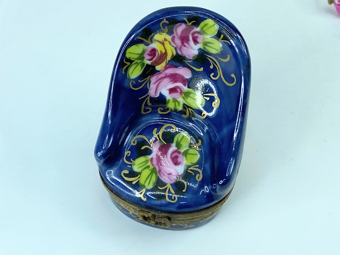 Signed G.R Hand-Painted Ceramic Limoges Blue Chair trinket box A554