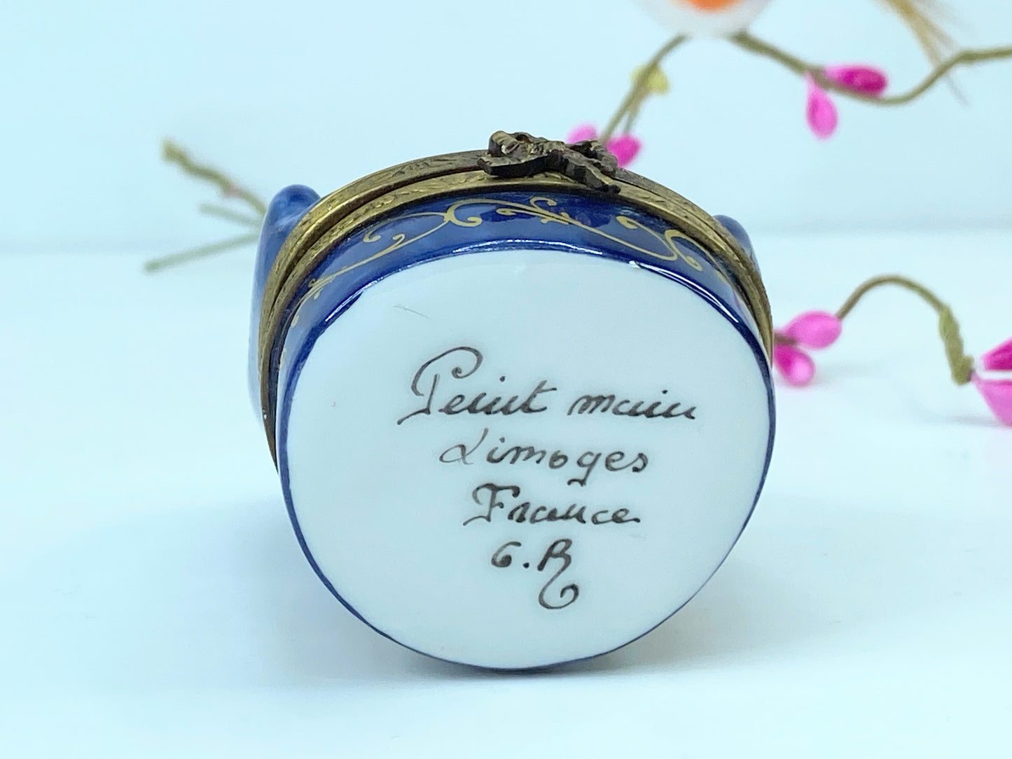 Signed G.R Hand-Painted Ceramic Limoges Blue Chair trinket box A554