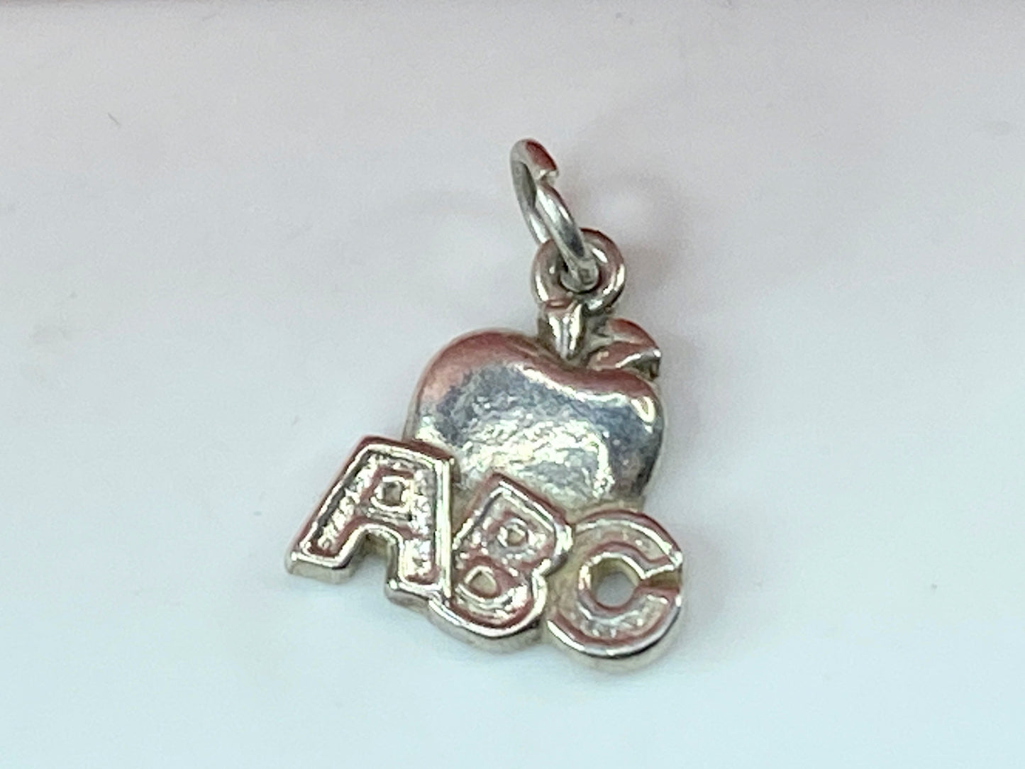 Retired James Avery Sterling Silver 925 “abc Apple Charm” 2.1g JR569