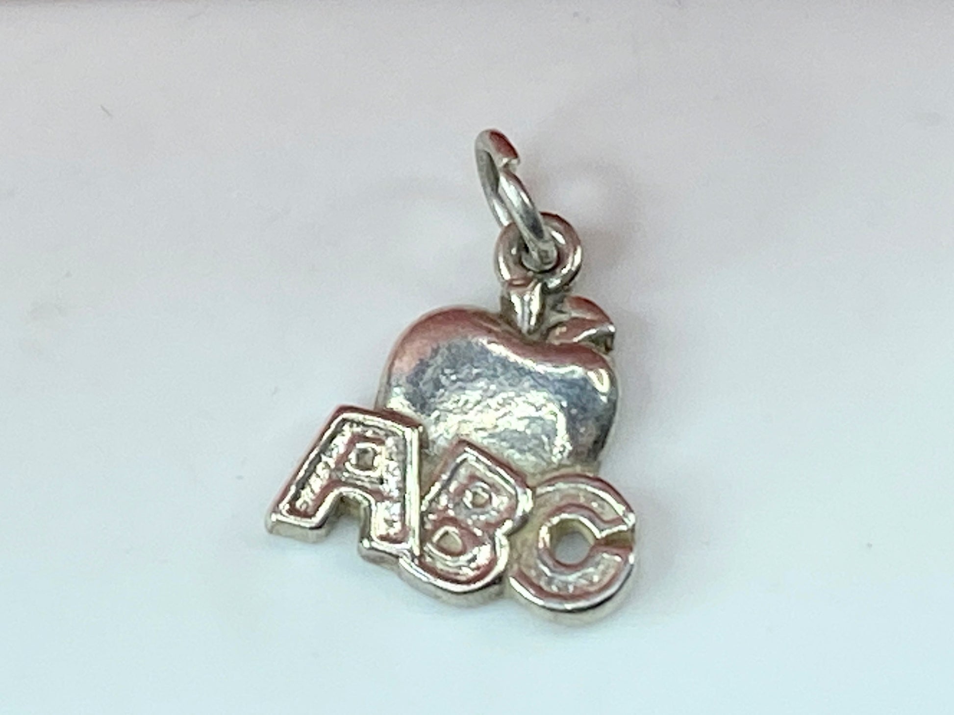 Retired James Avery Sterling Silver 925 “abc Apple Charm” 2.1g JR569