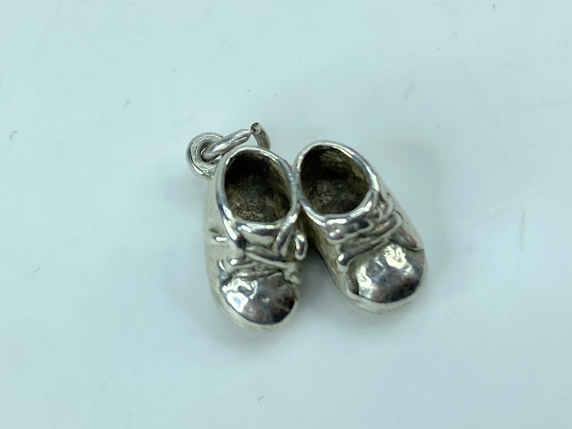 James Avery Retired Sterling Silver Baby Booties Charm (read) JR570
