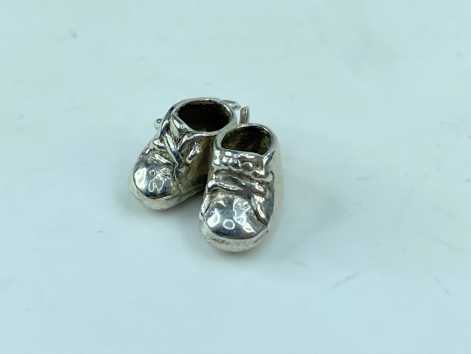 James Avery Retired Sterling Silver Baby Booties Charm (read) JR570