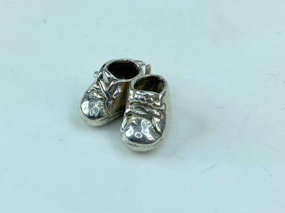 James Avery Retired Sterling Silver Baby Booties Charm (read) JR570