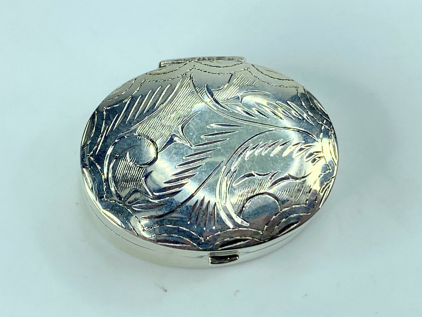 Oval Sterling Silver hand chased pill trinket keepsake box 9.0g SS62