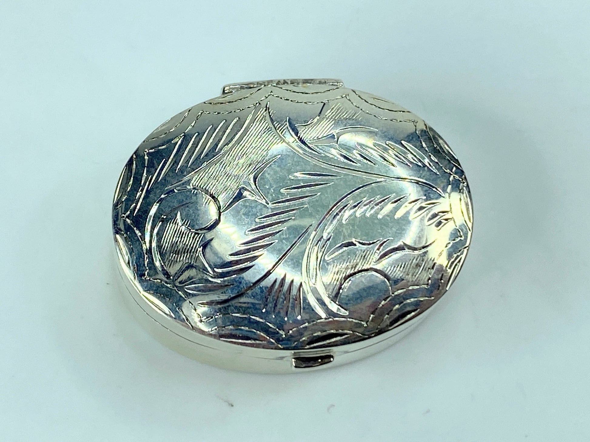 Oval Sterling Silver hand chased pill trinket keepsake box 9.0g SS62